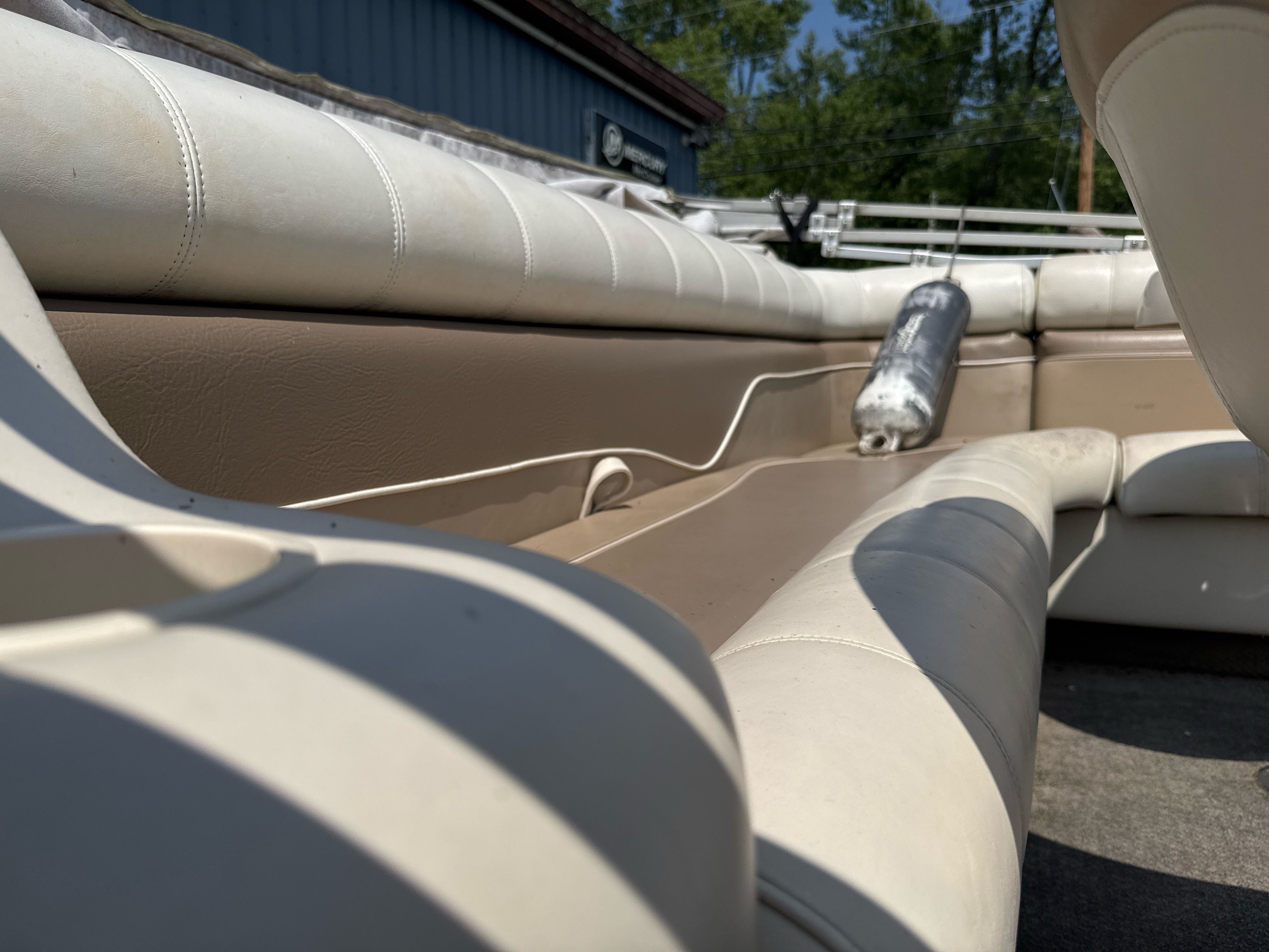 2005 Sweetwater 1980 3 gate - Image 9