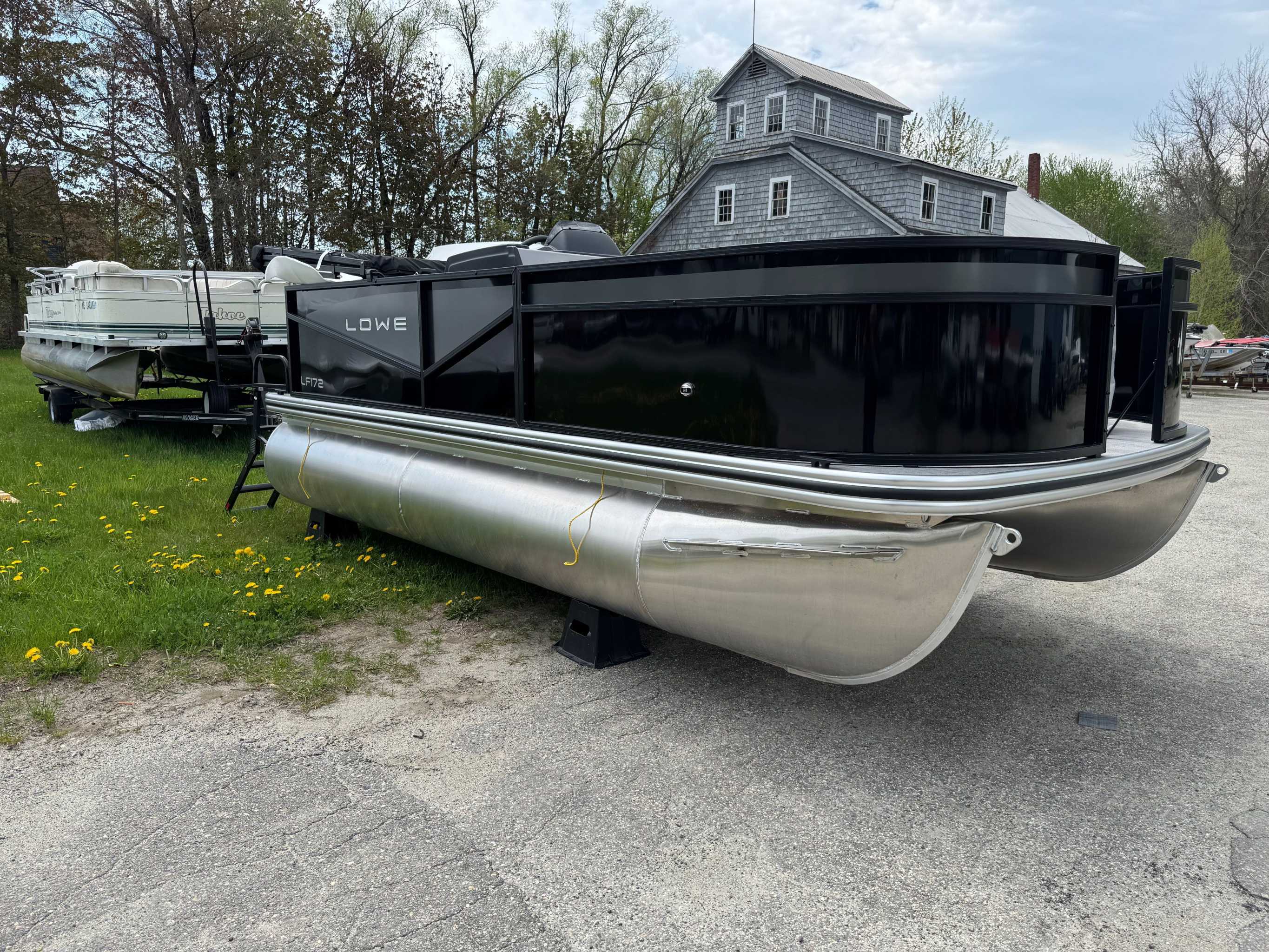 2026 Lowe Pontoon LF 172 - Image 1
